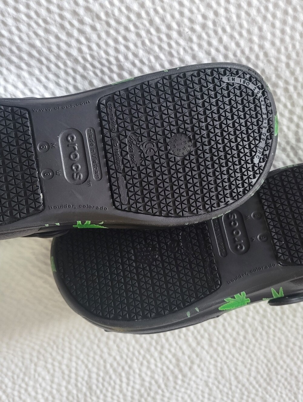 CROCS CLASSIC 420 HEMP LEAF WEED CLOG LIMITED EDITION SIZE M6 W8 LIKE NEW! - Picture 5 of 7